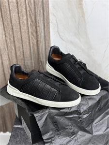 {{productViewItem.photos[photoViewList.activeNavIndex].Alt || productViewItem.photos[photoViewList.activeNavIndex].Description || 'Кеды ZEGNA'}}