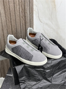 {{productViewItem.photos[photoViewList.activeNavIndex].Alt || productViewItem.photos[photoViewList.activeNavIndex].Description || 'Кеды ZEGNA'}}