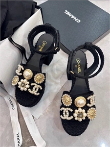 {{productViewItem.photos[photoViewList.activeNavIndex].Alt || productViewItem.photos[photoViewList.activeNavIndex].Description || 'Сандалии CHANEL'}}