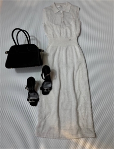 {{productViewItem.photos[photoViewList.activeNavIndex].Alt || productViewItem.photos[photoViewList.activeNavIndex].Description || 'Платье CHANEL'}}