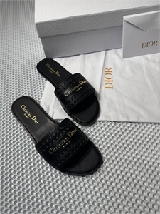 {{productViewItem.photos[photoViewList.activeNavIndex].Alt || productViewItem.photos[photoViewList.activeNavIndex].Description || 'Шлепанцы DIOR'}}