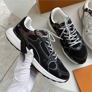 {{productViewItem.photos[photoViewList.activeNavIndex].Alt || productViewItem.photos[photoViewList.activeNavIndex].Description || 'Кроссовки LV'}}