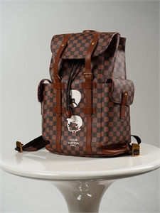 {{productViewItem.photos[photoViewList.activeNavIndex].Alt || productViewItem.photos[photoViewList.activeNavIndex].Description || 'Рюкзак LV'}}