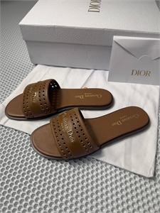 {{productViewItem.photos[photoViewList.activeNavIndex].Alt || productViewItem.photos[photoViewList.activeNavIndex].Description || 'Шлепанцы DIOR'}}
