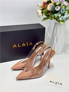 {{productViewItem.photos[photoViewList.activeNavIndex].Alt || productViewItem.photos[photoViewList.activeNavIndex].Description || 'Туфли ALAIA'}}