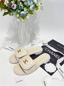 {{productViewItem.photos[photoViewList.activeNavIndex].Alt || productViewItem.photos[photoViewList.activeNavIndex].Description || 'Тапочки CHANEL'}}