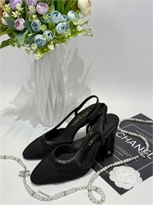 {{productViewItem.photos[photoViewList.activeNavIndex].Alt || productViewItem.photos[photoViewList.activeNavIndex].Description || 'Туфли CHANEL'}}