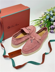 {{productViewItem.photos[photoViewList.activeNavIndex].Alt || productViewItem.photos[photoViewList.activeNavIndex].Description || 'Лоферы LORO PIANA'}}