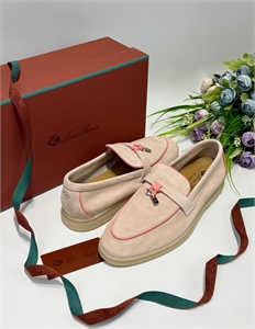 {{productViewItem.photos[photoViewList.activeNavIndex].Alt || productViewItem.photos[photoViewList.activeNavIndex].Description || 'Лоферы LORO PIANA'}}
