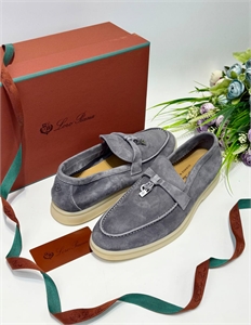 {{productViewItem.photos[photoViewList.activeNavIndex].Alt || productViewItem.photos[photoViewList.activeNavIndex].Description || 'Лоферы LORO PIANA'}}