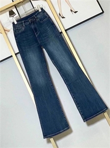 {{productViewItem.photos[photoViewList.activeNavIndex].Alt || productViewItem.photos[photoViewList.activeNavIndex].Description || 'Штаны PRADA'}}