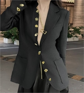{{productViewItem.photos[photoViewList.activeNavIndex].Alt || productViewItem.photos[photoViewList.activeNavIndex].Description || 'Пиджак Schiaparelli'}}