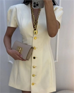 {{productViewItem.photos[photoViewList.activeNavIndex].Alt || productViewItem.photos[photoViewList.activeNavIndex].Description || 'Платье Schiaparelli'}}