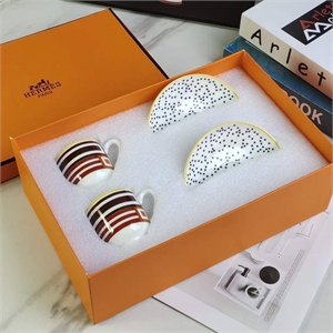 {{productViewItem.photos[photoViewList.activeNavIndex].Alt || productViewItem.photos[photoViewList.activeNavIndex].Description || 'Кофейная пара HERMES'}}