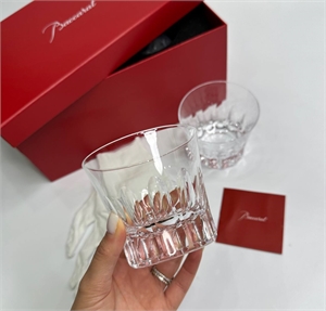 {{productViewItem.photos[photoViewList.activeNavIndex].Alt || productViewItem.photos[photoViewList.activeNavIndex].Description || 'Набор стаканов BACCARAT'}}