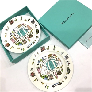 {{productViewItem.photos[photoViewList.activeNavIndex].Alt || productViewItem.photos[photoViewList.activeNavIndex].Description || 'Набор тарелок Tiffany&amp;Co'}}