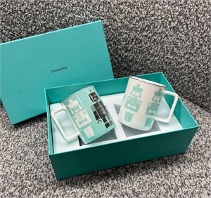 {{productViewItem.photos[photoViewList.activeNavIndex].Alt || productViewItem.photos[photoViewList.activeNavIndex].Description || 'Набор стаканов Tiffany&amp;Co'}}