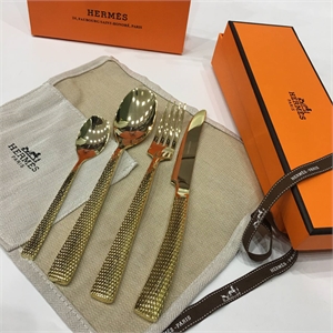 {{productViewItem.photos[photoViewList.activeNavIndex].Alt || productViewItem.photos[photoViewList.activeNavIndex].Description || 'Столовые приборы Hermes'}}