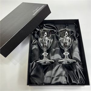 {{productViewItem.photos[photoViewList.activeNavIndex].Alt || productViewItem.photos[photoViewList.activeNavIndex].Description || 'Набор из бокалов Chrome hearts'}}