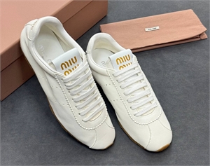 {{productViewItem.photos[photoViewList.activeNavIndex].Alt || productViewItem.photos[photoViewList.activeNavIndex].Description || 'Кеды MIU MIU'}}