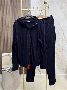 {{productViewItem.photos[photoViewList.activeNavIndex].Alt || productViewItem.photos[photoViewList.activeNavIndex].Description || 'Костюм KITON'}}