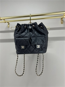 {{productViewItem.photos[photoViewList.activeNavIndex].Alt || productViewItem.photos[photoViewList.activeNavIndex].Description || 'Рюкзак CHANEL'}}