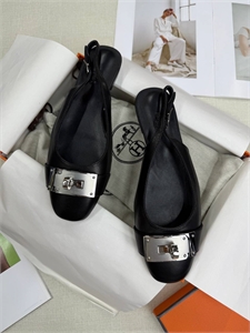 {{productViewItem.photos[photoViewList.activeNavIndex].Alt || productViewItem.photos[photoViewList.activeNavIndex].Description || 'Балетки HERMES'}}