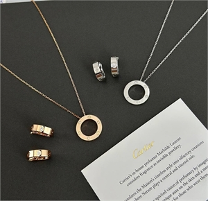 {{productViewItem.photos[photoViewList.activeNavIndex].Alt || productViewItem.photos[photoViewList.activeNavIndex].Description || 'Кулон CARTIER'}}