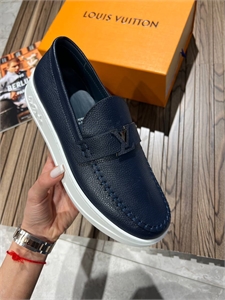 {{productViewItem.photos[photoViewList.activeNavIndex].Alt || productViewItem.photos[photoViewList.activeNavIndex].Description || 'Лоферы LV'}}