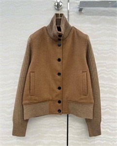 {{productViewItem.photos[photoViewList.activeNavIndex].Alt || productViewItem.photos[photoViewList.activeNavIndex].Description || 'Бомбер LORO PIANA'}}