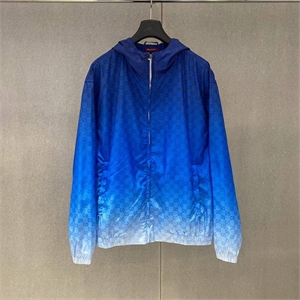 {{productViewItem.photos[photoViewList.activeNavIndex].Alt || productViewItem.photos[photoViewList.activeNavIndex].Description || 'Ветровка GUCCI'}}