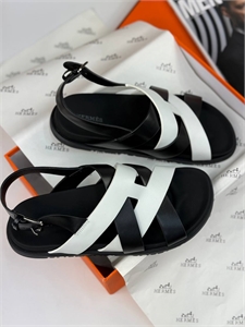 {{productViewItem.photos[photoViewList.activeNavIndex].Alt || productViewItem.photos[photoViewList.activeNavIndex].Description || 'Сандали HERMES'}}