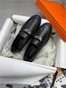 {{productViewItem.photos[photoViewList.activeNavIndex].Alt || productViewItem.photos[photoViewList.activeNavIndex].Description || 'Лоферы HERMES'}}