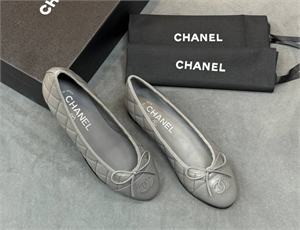 {{productViewItem.photos[photoViewList.activeNavIndex].Alt || productViewItem.photos[photoViewList.activeNavIndex].Description || 'Балетки CHANEL'}}