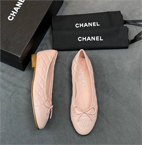 {{productViewItem.photos[photoViewList.activeNavIndex].Alt || productViewItem.photos[photoViewList.activeNavIndex].Description || 'Балетки CHANEL'}}