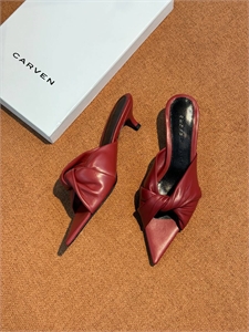 {{productViewItem.photos[photoViewList.activeNavIndex].Alt || productViewItem.photos[photoViewList.activeNavIndex].Description || 'Босоножки CARVEN'}}
