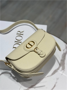 {{productViewItem.photos[photoViewList.activeNavIndex].Alt || productViewItem.photos[photoViewList.activeNavIndex].Description || 'Сумка DIOR'}}
