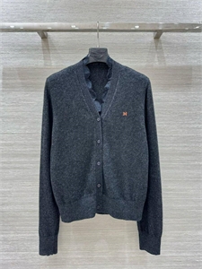 {{productViewItem.photos[photoViewList.activeNavIndex].Alt || productViewItem.photos[photoViewList.activeNavIndex].Description || 'Кардиган HERMES'}}