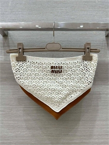 {{productViewItem.photos[photoViewList.activeNavIndex].Alt || productViewItem.photos[photoViewList.activeNavIndex].Description || 'Топ MIU MIU'}}