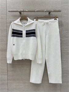 {{productViewItem.photos[photoViewList.activeNavIndex].Alt || productViewItem.photos[photoViewList.activeNavIndex].Description || 'Костюм DIOR'}}
