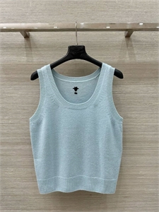 {{productViewItem.photos[photoViewList.activeNavIndex].Alt || productViewItem.photos[photoViewList.activeNavIndex].Description || 'Топ DIOR'}}