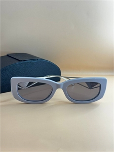 {{productViewItem.photos[photoViewList.activeNavIndex].Alt || productViewItem.photos[photoViewList.activeNavIndex].Description || 'Очки PRADA'}}