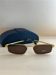 {{productViewItem.photos[photoViewList.activeNavIndex].Alt || productViewItem.photos[photoViewList.activeNavIndex].Description || 'Очки PRADA'}}