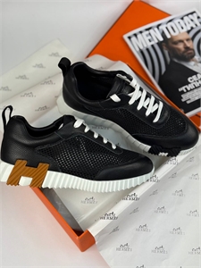 {{productViewItem.photos[photoViewList.activeNavIndex].Alt || productViewItem.photos[photoViewList.activeNavIndex].Description || 'Кроссовки Hermes'}}