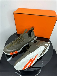 {{productViewItem.photos[photoViewList.activeNavIndex].Alt || productViewItem.photos[photoViewList.activeNavIndex].Description || 'Кроссовки HERMES'}}