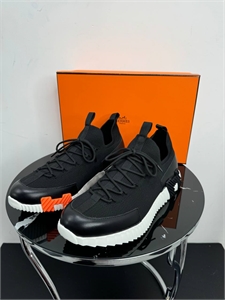 {{productViewItem.photos[photoViewList.activeNavIndex].Alt || productViewItem.photos[photoViewList.activeNavIndex].Description || 'Кроссовки HERMES'}}