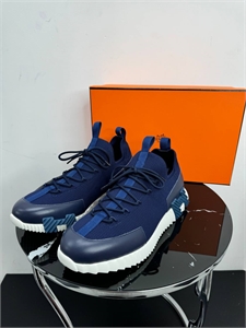 {{productViewItem.photos[photoViewList.activeNavIndex].Alt || productViewItem.photos[photoViewList.activeNavIndex].Description || 'Кроссовки HERMES'}}