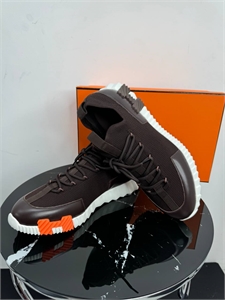 {{productViewItem.photos[photoViewList.activeNavIndex].Alt || productViewItem.photos[photoViewList.activeNavIndex].Description || 'Кроссовки HERMES'}}