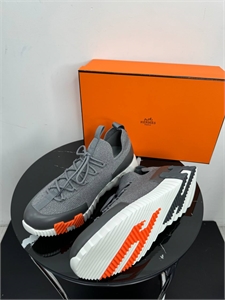 {{productViewItem.photos[photoViewList.activeNavIndex].Alt || productViewItem.photos[photoViewList.activeNavIndex].Description || 'Кроссовки HERMES'}}