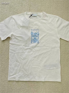 {{productViewItem.photos[photoViewList.activeNavIndex].Alt || productViewItem.photos[photoViewList.activeNavIndex].Description || 'Футболка GUCCI'}}